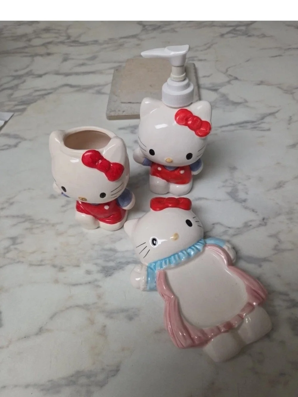 Vtg. Hello Kitty Ceramic 3-Piece Bath Set in White and Red w Pink Blue Accents